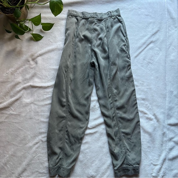 Urban Outfitters BDG Carissa High-Waisted Lightweight Cocoon Pants - Picture 9 of 10